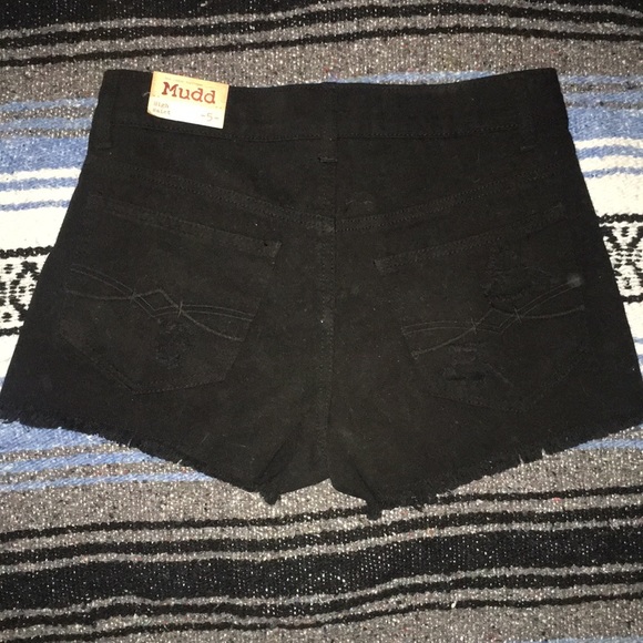 Back high waisted Mudd shorts - Picture 2 of 4